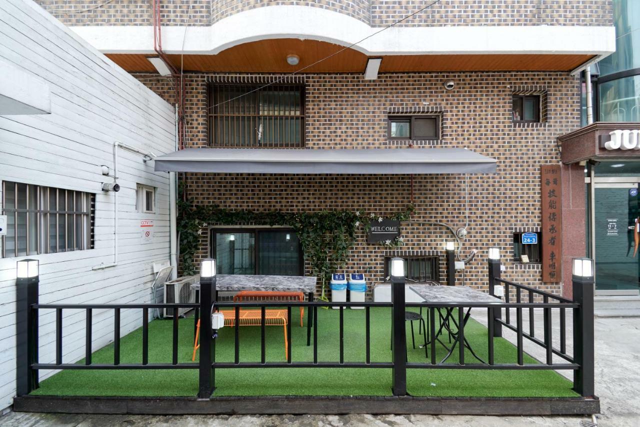 Jun Guesthouse Seoul Exteriör bild